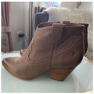 🤠FRYE Booties 7.5 🤠 genuine leather amazing quality 👌